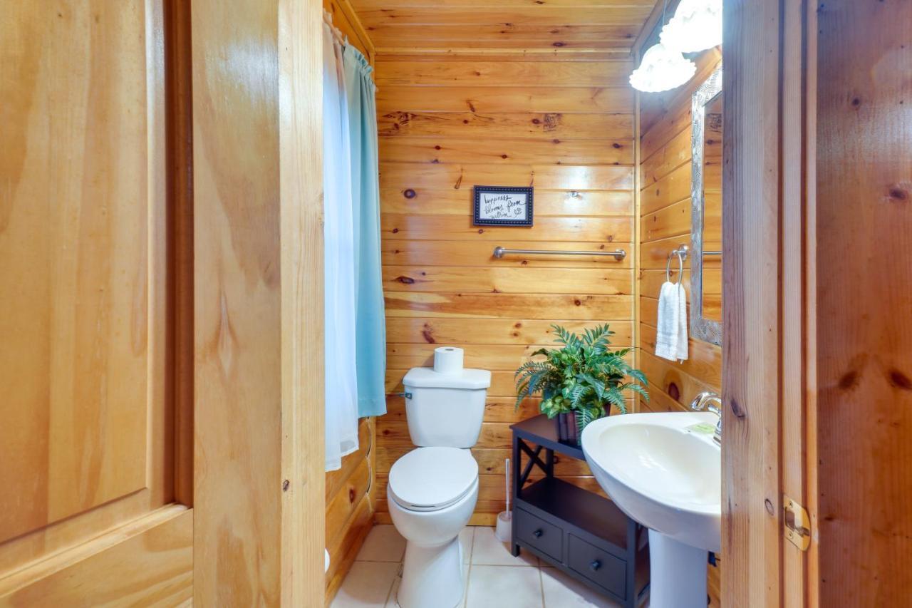 Lovely Gatlinburg Cabin With Private Hot Tub! Екстериор снимка