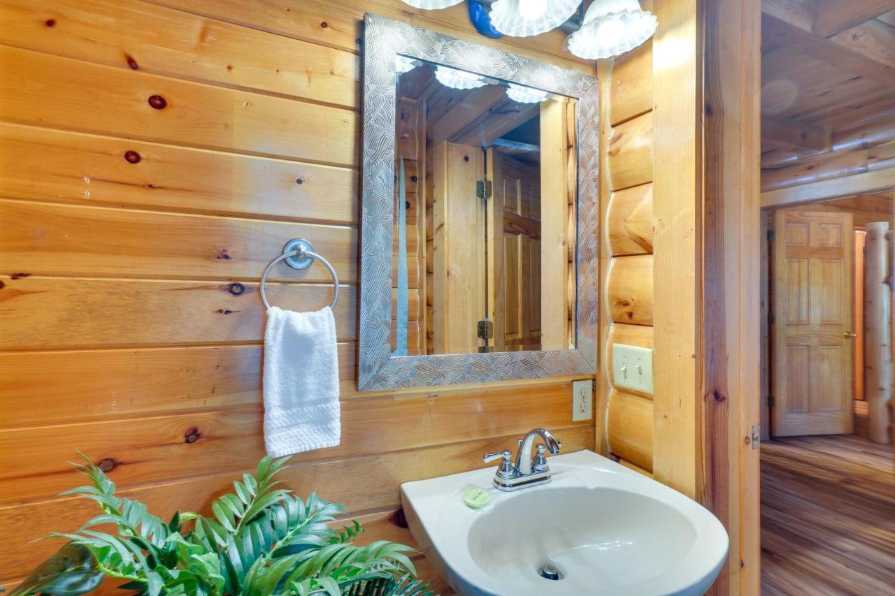 Lovely Gatlinburg Cabin With Private Hot Tub! Екстериор снимка