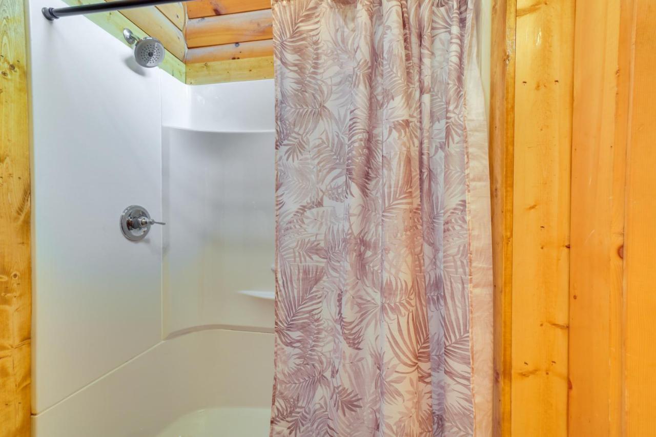 Lovely Gatlinburg Cabin With Private Hot Tub! Екстериор снимка