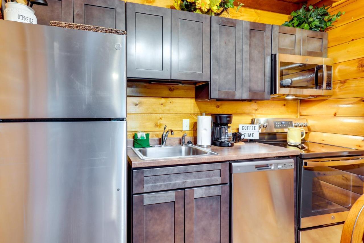 Lovely Gatlinburg Cabin With Private Hot Tub! Екстериор снимка